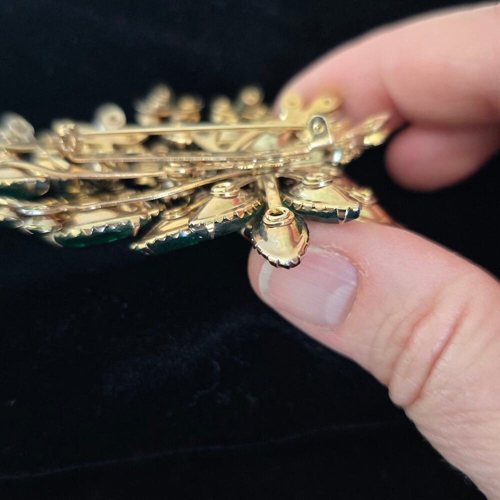 Vintage Brooch Emerald Green Aurora Borealis Rhinestone Floral Mid Century Glam - Picture 13 of 13